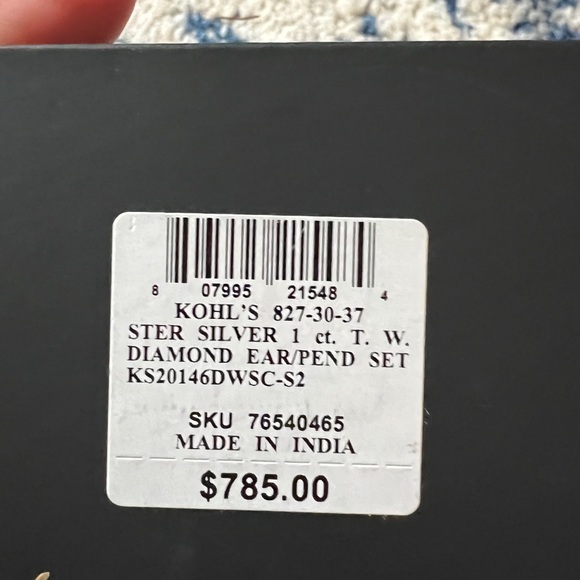 NWT super sweet Diamond Solitaire earrings and pendant set - Picture 4 of 6